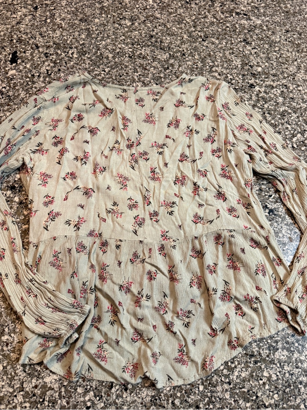 Light Sage Floral V-Neck Tiered Long-Sleeve Blouse - Picture 5 of 5
